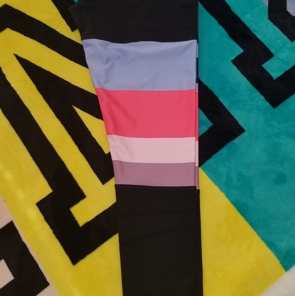 NWT VS Pink leggings - Picture 2 of 4